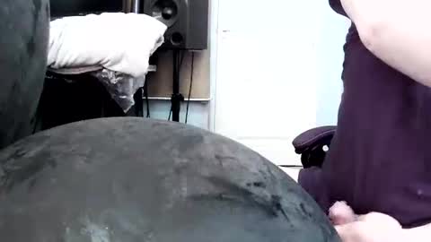 latexchris77 online show from April 17, 2026, 6:05 am