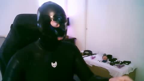 Snapshot of latexminheadroom chatting on January 31, 2026, 9:35 pm latexminheadroom online show from January 31, 2026, 9:35 pm