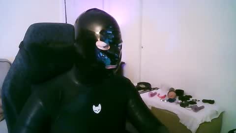 Snapshot of latexminheadroom chatting on February 6, 2026, 6:51 am latexminheadroom online show from February 6, 2026, 6:51 am