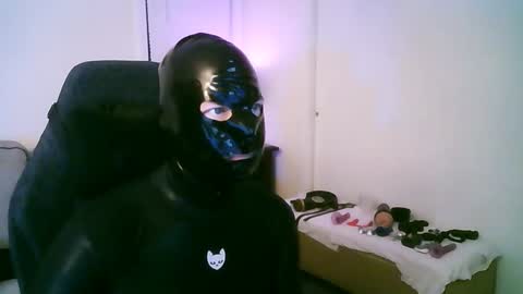 Snapshot of latexminheadroom chatting on February 22, 2026, 2:02 am latexminheadroom online show from February 22, 2026, 2:02 am