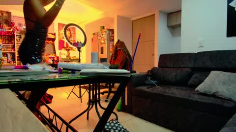 Snapshot of latin_couple77 chatting on January 15, 2025, 1:23 am Sara y Andy online show from January 15, 2025, 1:23 am