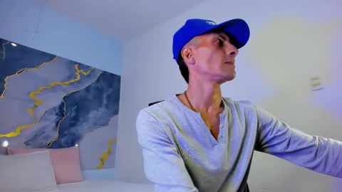 crissex  online show from October 22, 2025, 11:32 am