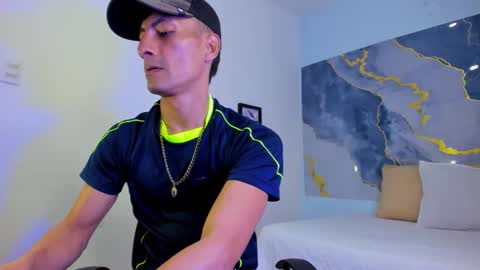 crissex  online show from October 23, 2025, 12:04 pm