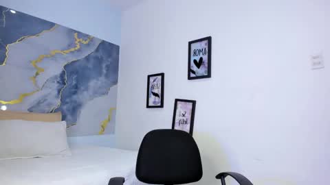 crissex  online show from November 8, 2025, 11:43 am