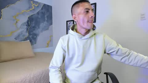 crissex  online show from November 14, 2025, 1:32 pm