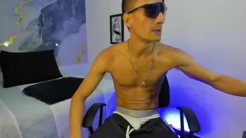 crissex  online show from November 26, 2025, 12:17 pm