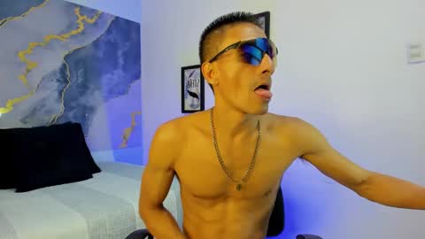 crissex  online show from November 28, 2025, 12:41 pm