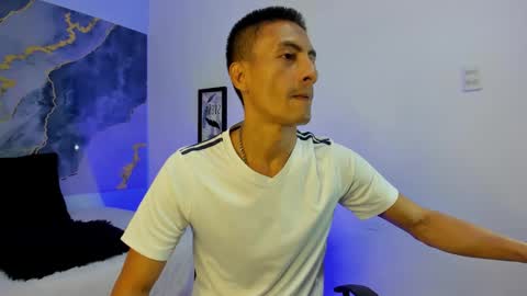 crissex  online show from December 1, 2025, 12:21 pm