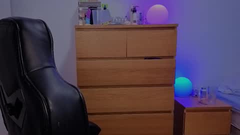  Free OF online show from October 7, 2025, 5:04 am