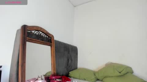 angelina  online show from September 17, 2025, 1:35 pm