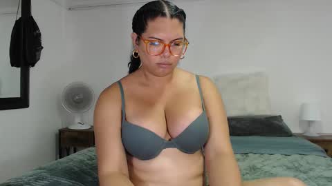 Snapshot of latinaflower_ts chatting on October 15, 2025, 6:41 pm FLOR SALVAJE online show from October 15, 2025, 6:41 pm