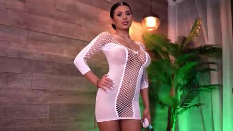 Latina online show from September 19, 2025, 5:02 pm