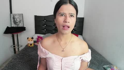 Snapshot of latinaqueen023 chatting on April 11, 2026, 2:21 pm Luna online show from April 11, 2026, 2:21 pm