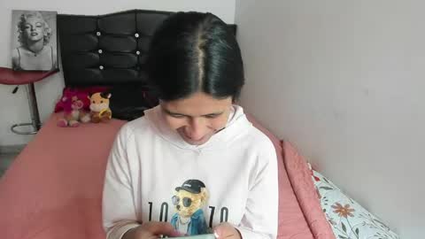 Snapshot of latinaqueen023 chatting on April 16, 2026, 2:29 pm Luna online show from April 16, 2026, 2:29 pm