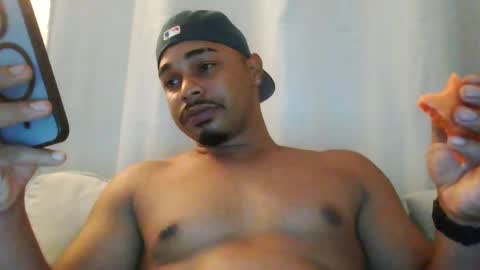 Snapshot of latinbbc_00 chatting on February 22, 2025, 3:45 am latinbbc_00 online show from February 22, 2025, 3:45 am