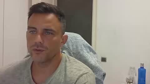 Snapshot of latinboyblue chatting on October 19, 2025, 4:07 pm LatinBlueBoy online show from October 19, 2025, 4:07 pm
