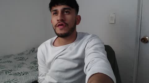 Snapshot of latinbunny7779 chatting on January 4, 2025, 5:27 am camilo online show from January 4, 2025, 5:27 am