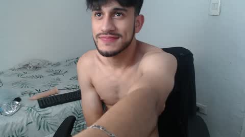 Snapshot of latinbunny7779 chatting on January 11, 2025, 1:37 am camilo online show from January 11, 2025, 1:37 am