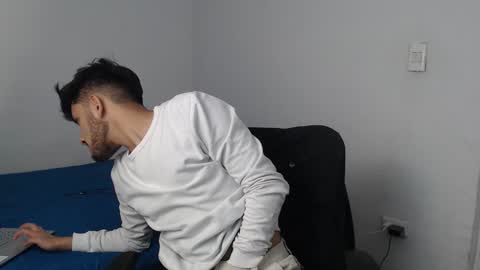 Snapshot of latinbunny7779 chatting on February 4, 2025, 6:04 am camilo online show from February 4, 2025, 6:04 am