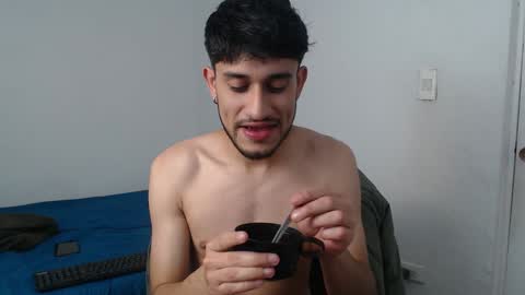 Snapshot of latinbunny7779 chatting on February 6, 2025, 7:35 am camilo online show from February 6, 2025, 7:35 am