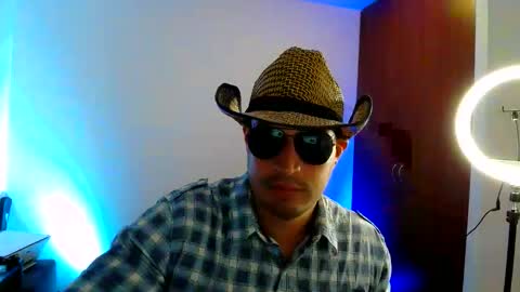 Latingogo online show from February 15, 2026, 9:33 pm