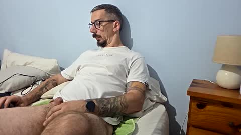 latinheat95 online show from May 9, 2026, 10:53 am