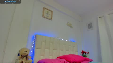 Snapshot of latinlove_sexygirls chatting on October 10, 2025, 2:10 am Vanessa online show from October 10, 2025, 2:10 am