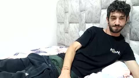 latinlustandfrenchkiss online show from December 5, 2025, 3:52 pm