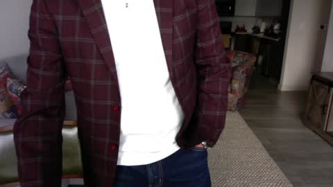 QS - INDEPENDENT MODEL online show from January 21, 2025, 3:32 pm