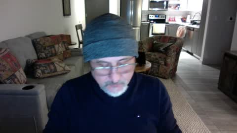 QS - INDEPENDENT MODEL online show from February 1, 2025, 3:30 am