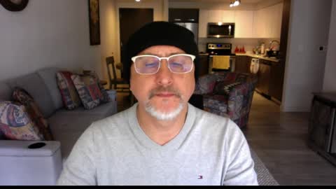 QS - INDEPENDENT MODEL online show from February 26, 2025, 5:39 pm