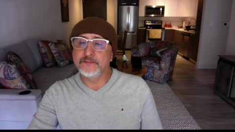 QS - INDEPENDENT MODEL online show from February 28, 2025, 4:42 pm