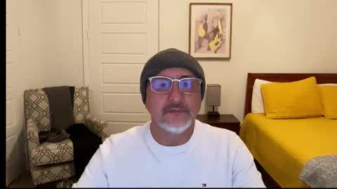 QS - INDEPENDENT MODEL online show from December 17, 2025, 4:29 am