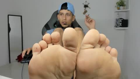 latinoalpha73 online show from February 12, 2026, 2:01 pm