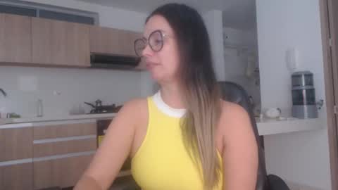 latinpaprika online show from June 8, 2026, 2:45 am