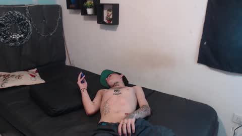 Snapshot of latins_boys_20 chatting on December 30, 2024, 10:10 am NICK online show from December 30, 2024, 10:10 am