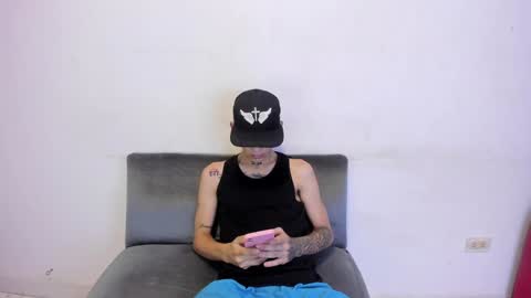 Snapshot of latins_boys_20 chatting on January 27, 2025, 4:52 am NICK online show from January 27, 2025, 4:52 am