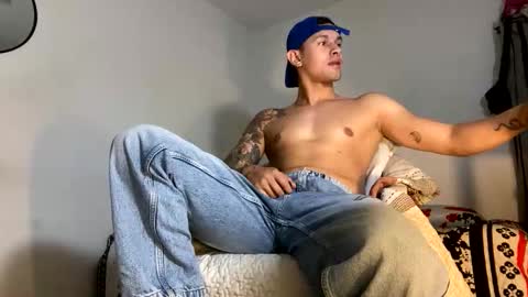 Snapshot of latinweekend chatting on February 15, 2026, 8:27 pm latinweekend online show from February 15, 2026, 8:27 pm