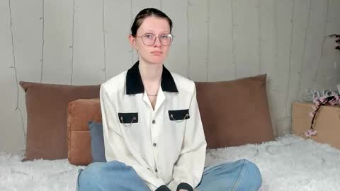 latoriacosner online show from December 23, 2025, 5:16 am