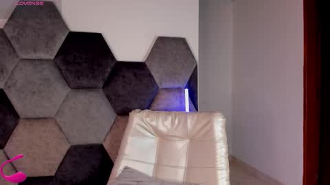 LEANDRO online show from February 24, 2026, 3:37 am