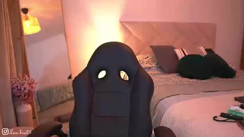 Laura online show from November 4, 2025, 6:40 pm