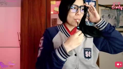 Snapshot of laujgray chatting on February 15, 2026, 8:35 am laujgray online show from February 15, 2026, 8:35 am