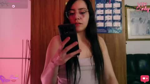 Snapshot of laujgray chatting on March 1, 2026, 5:09 am laujgray online show from March 1, 2026, 5:09 am