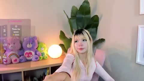 laukyubey1 online show from November 14, 2025, 8:18 pm