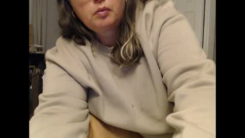 LauLauMa online show from November 4, 2025, 12:21 am