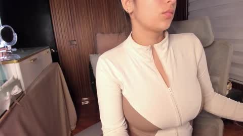 laura cruz online show from March 17, 2026, 4:17 am