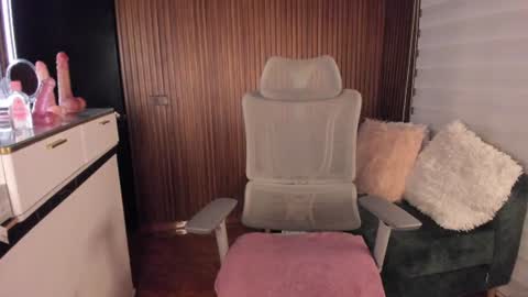 Snapshot of laura__cruz chatting on August 1, 2026, 1:05 am laura cruz online show from August 1, 2026, 1:05 am