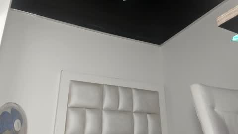 laura__js_ online show from November 24, 2025, 4:56 am