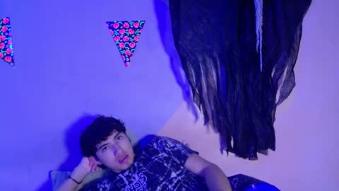 laura_and_kevin online show from October 11, 2025, 2:15 pm