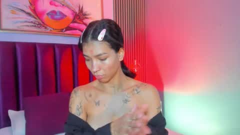 Laura online show from November 20, 2025, 12:49 pm